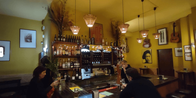 Bar Poë